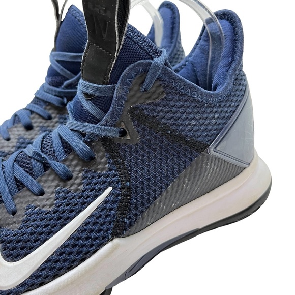 LEBRON JAMES NIKE Navy Blue CV4004-401 Low Top WITNESS Basketball Shoes sz 8 - Picture 8 of 16